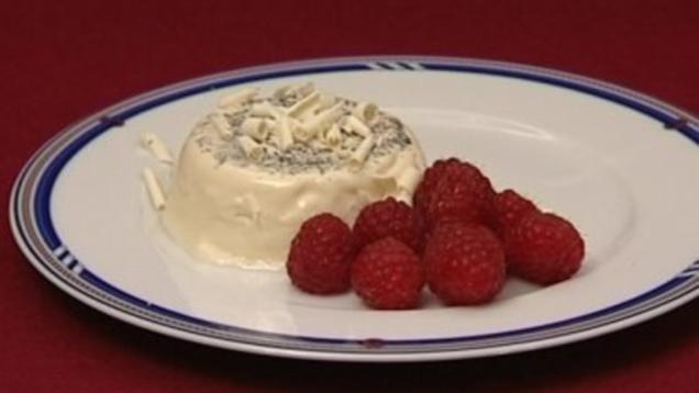 Das perfekte Promi Dinner Rezepte - Bittermandel-Panna Cotta an