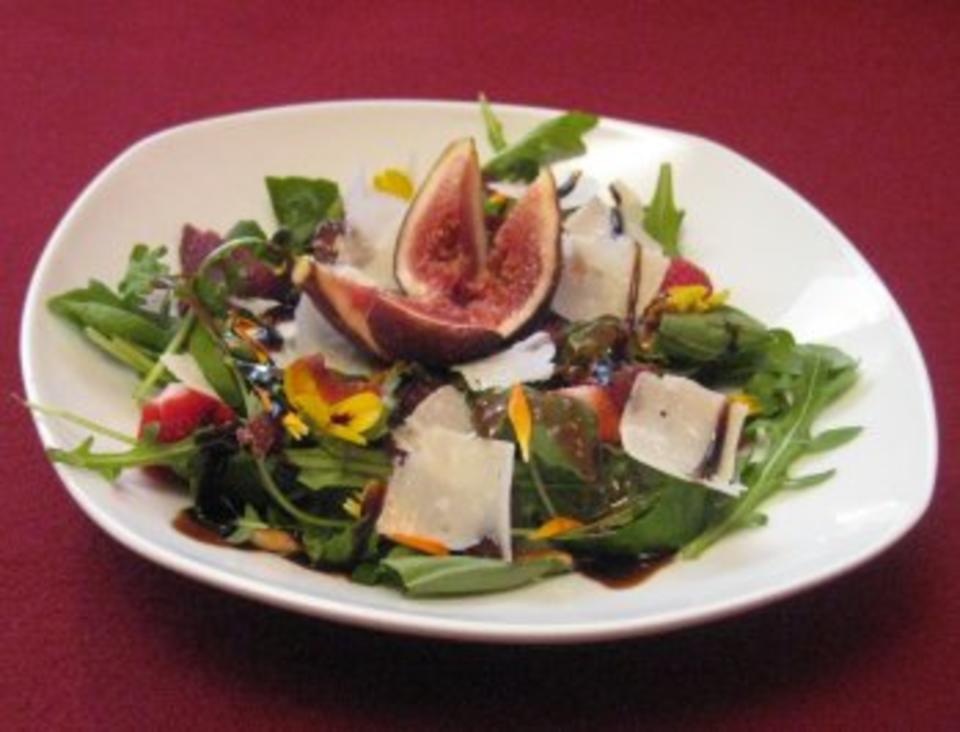 Das perfekte Dinner Rezepte - Rucolasalat mit Parmesan Das perfekte Dinner Rezepte - Rucolasalat mit Parmesan