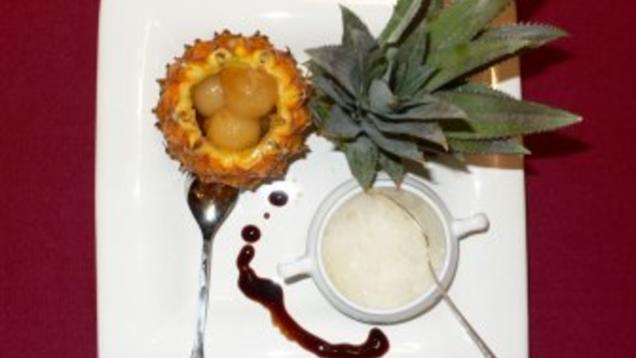 Das perfekte Dinner Rezepte - Flambierte Ananas mit Champagnergranité