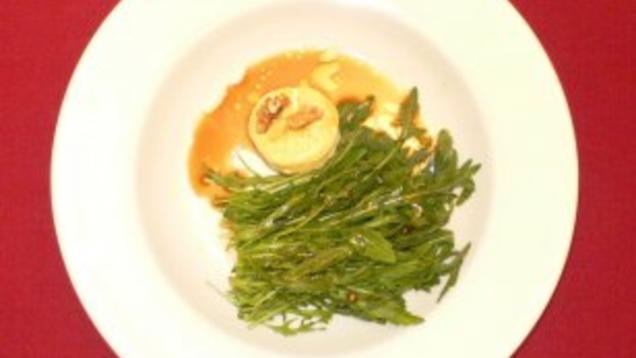 Das perfekte Dinner Rezepte - Ziegenkäse mit Honig gebacken auf Rucola