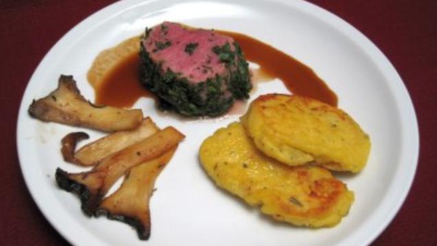 Das perfekte Dinner Rezepte - Pochiertes Kalbsfilet im Kräutermantel an ...