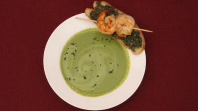 Das perfekte Dinner Rezepte - Erbsen-Minze-Cremesuppe mit Scampi