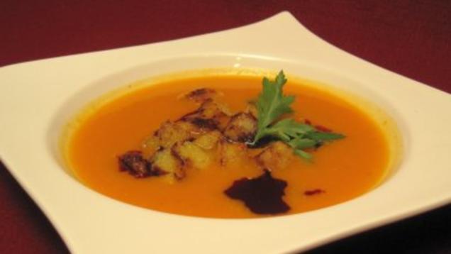 Das perfekte Dinner Rezepte - Kürbissuppe mit Zimtcroûtons