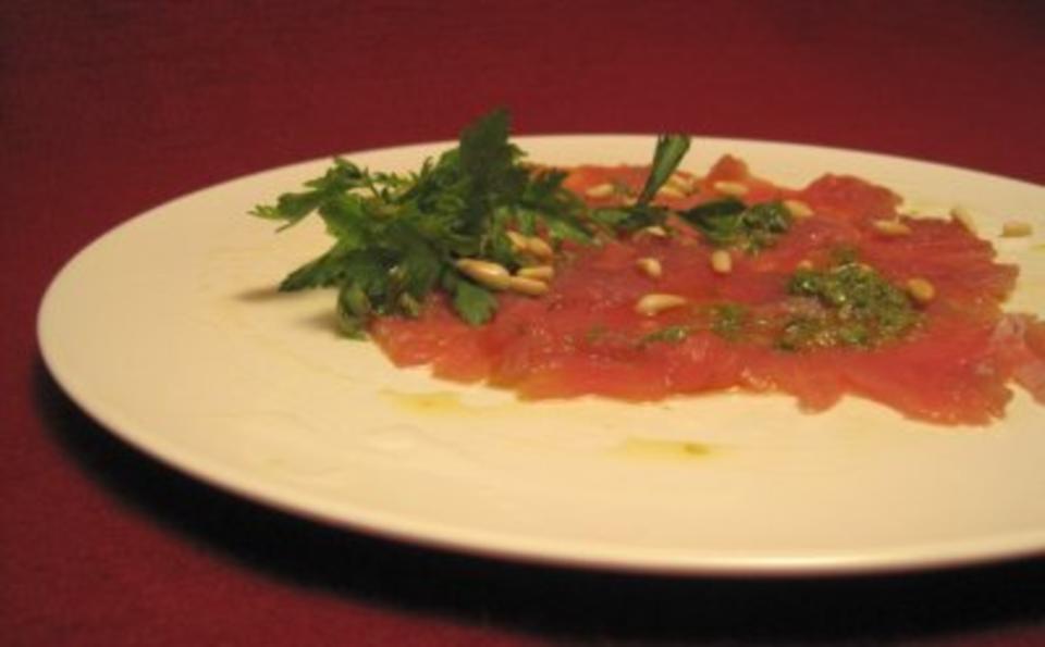 Das perfekte Dinner Rezepte - Fisch-Carpaccio mit Pinienkernen Das perfekte Dinner Rezepte - Fisch-Carpaccio mit Pinienkernen