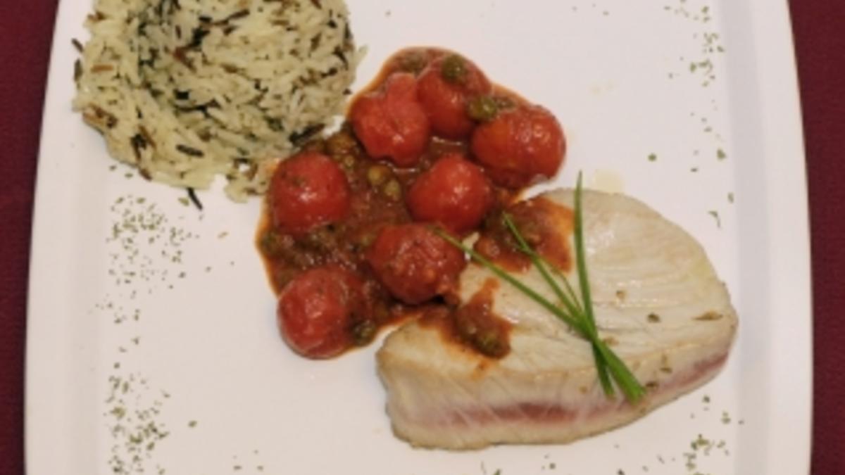 Das perfekte Promi Dinner Rezepte - Tunfischsteak in Tomaten-Kapern ...