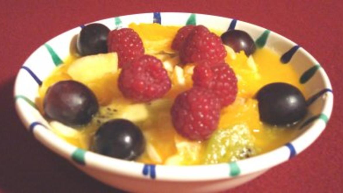 Das perfekte Dinner Rezepte - Frischer Obstsalat mit Mandeln und ...