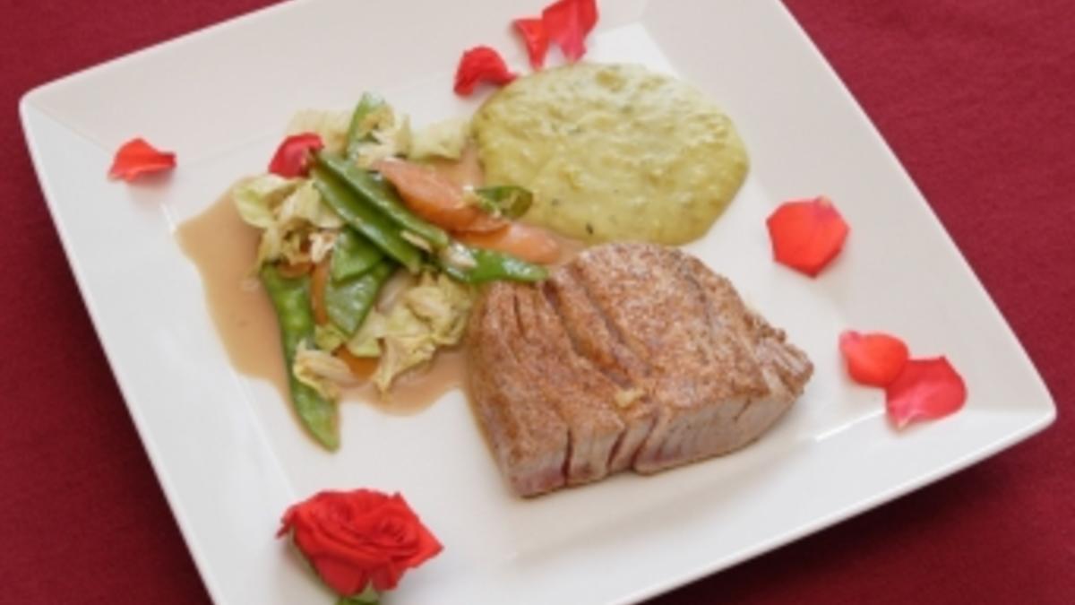 Das perfekte Promi Dinner Rezepte - Thunfischfilet mit Wokgemüse ...