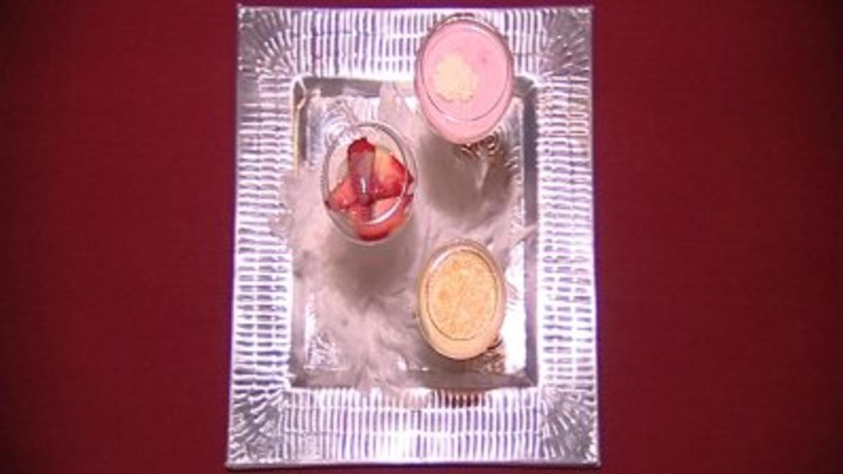 Das perfekte Promi Dinner Rezepte - Zabaione mit Erdbeer-Duo (Carmen Geiss)
