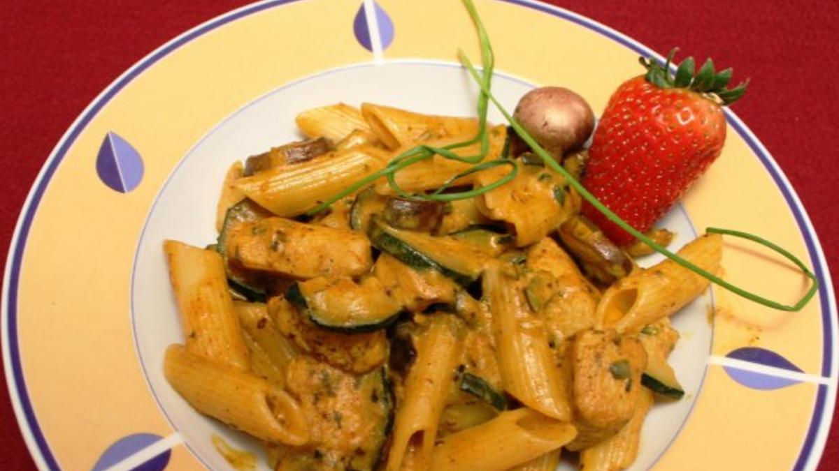 Das perfekte Dinner Rezepte - &amp;quot;Penne Honey&amp;quot; - Nudelpfanne mit Hühnchen ...