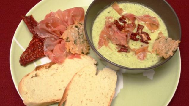 Das perfekte Dinner Rezepte - Zucchinicremesuppe mit Serranoschinken ...
