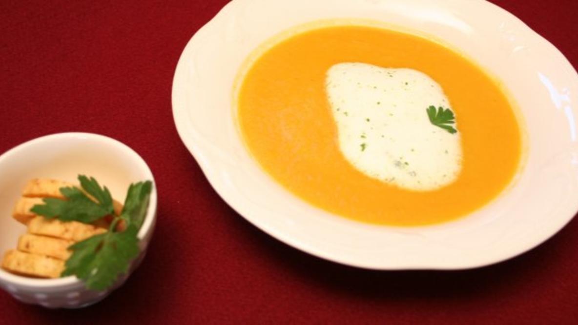 Das perfekte Dinner Rezepte - Möhren-Ingwersuppe mit Edamerplätzchen
