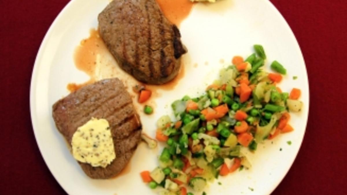Das perfekte Promi Dinner Rezepte - Steaks mit Pfefferbutter und ...