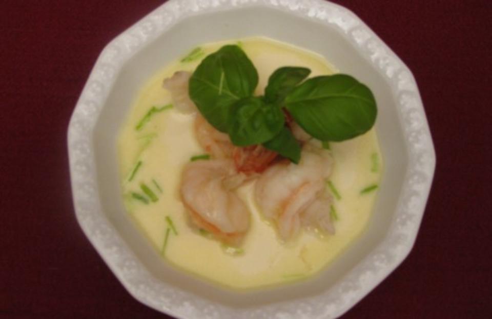 Das perfekte Dinner Rezepte - Parmesansüppchen mit einem Schuss Wein Das perfekte Dinner Rezepte - Parmesansüppchen mit einem Schuss Wein