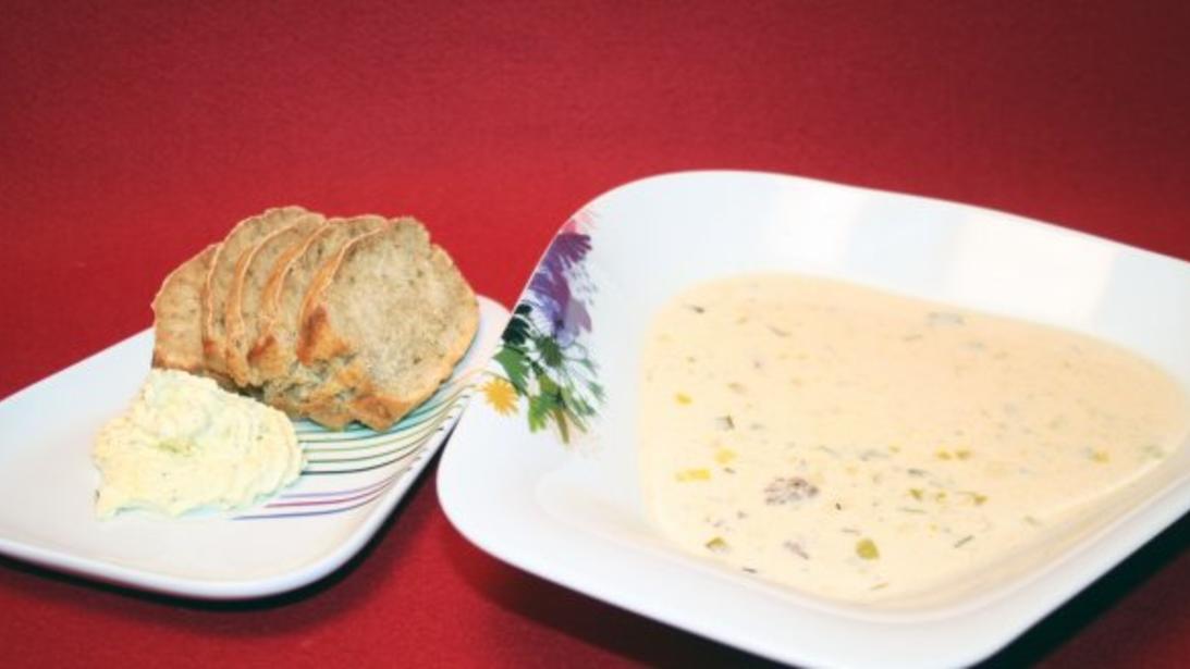 Das perfekte Dinner Rezepte - Käse-Lauch-Suppe mit selbstgemachtem Brot ...