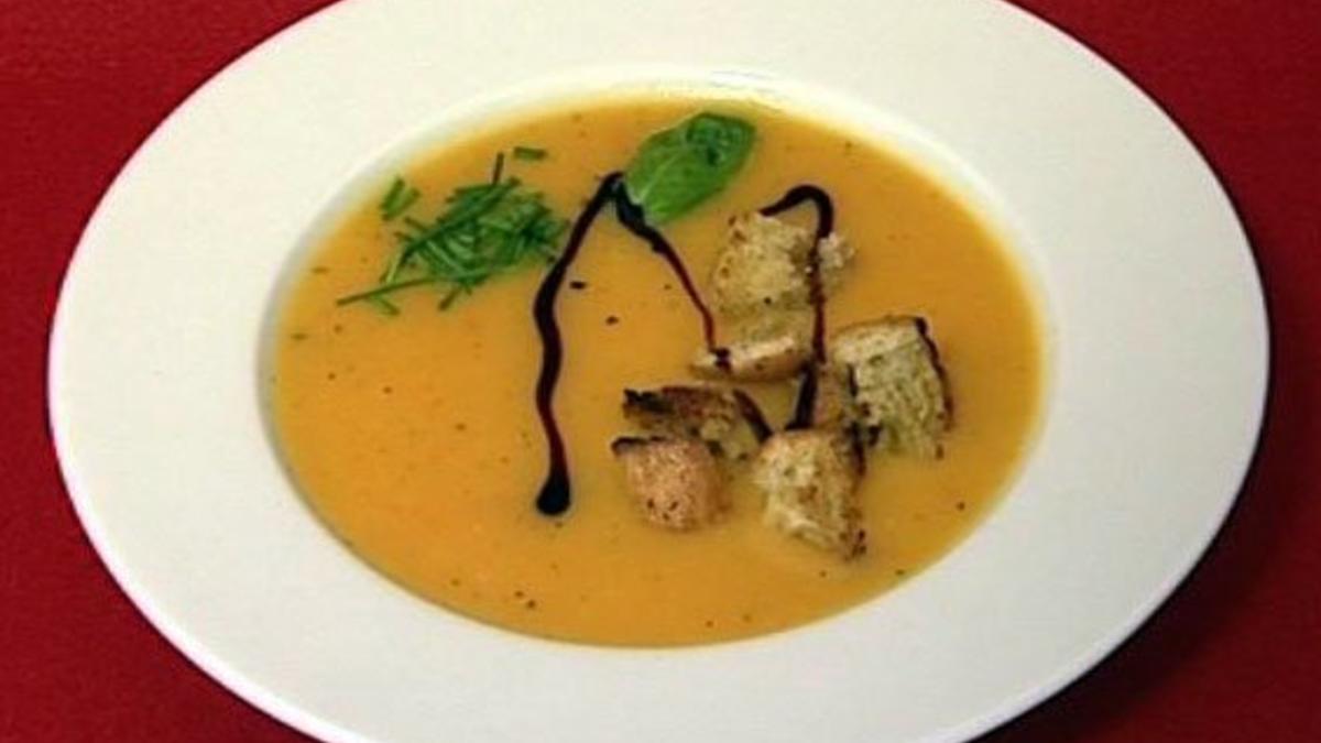 Das perfekte Promi Dinner Rezepte - Kartoffelcremesuppe mit Croutons ...