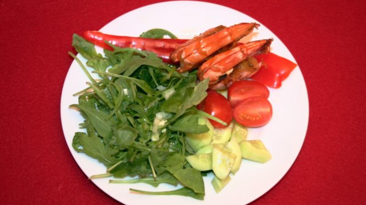Das perfekte Dinner Rezepte - Salat mit Scampi und Antipasti