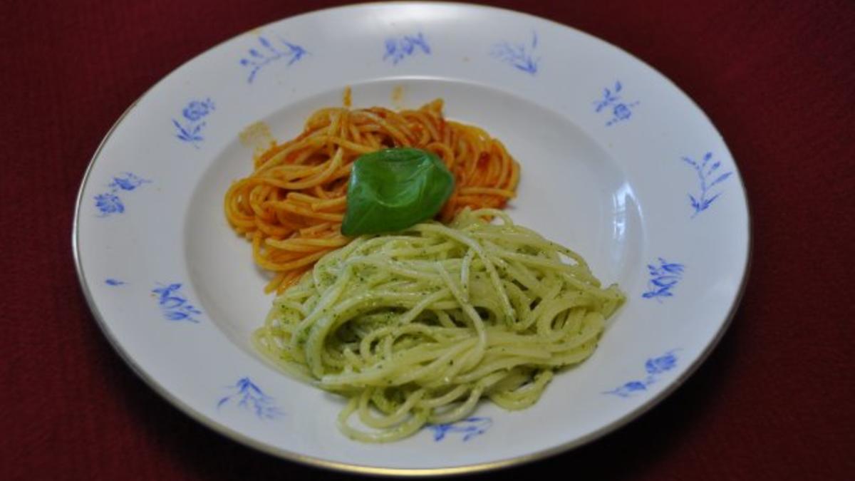 Das perfekte Dinner Rezepte - Nudeln mit Pesto und Tomatensoße