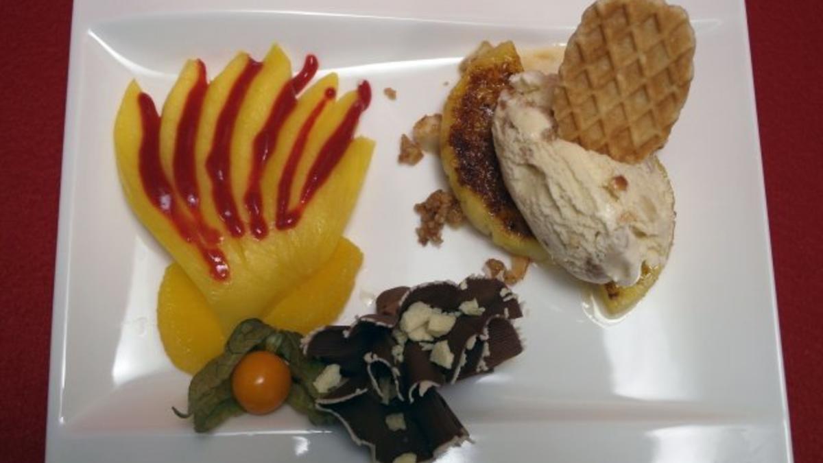 Das perfekte Dinner Rezepte - Macadamia-Krokant-Eis auf überbackener Ananas