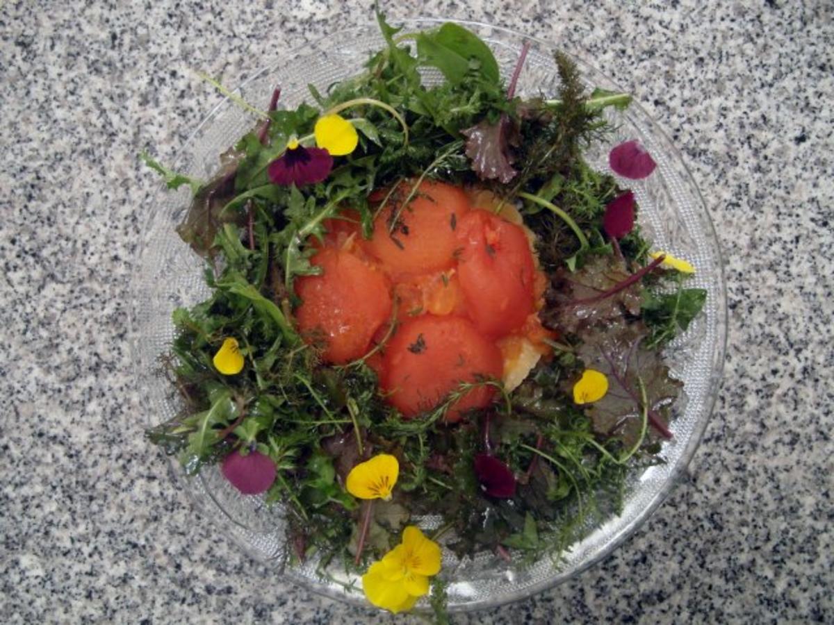 Das perfekte Dinner Rezepte - Tarte Tatin von der Tomate an Frühlingssalat