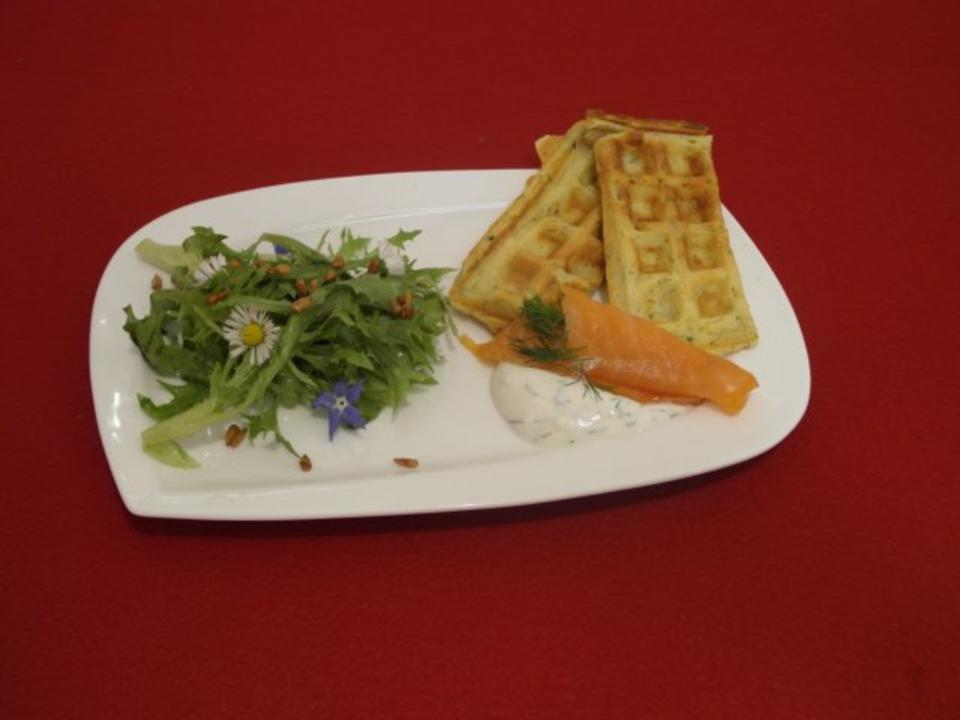 Das perfekte Dinner Rezepte - Kartoffel-Dill-Waffeln mit Räucherlachs Das perfekte Dinner Rezepte - Kartoffel-Dill-Waffeln mit Räucherlachs