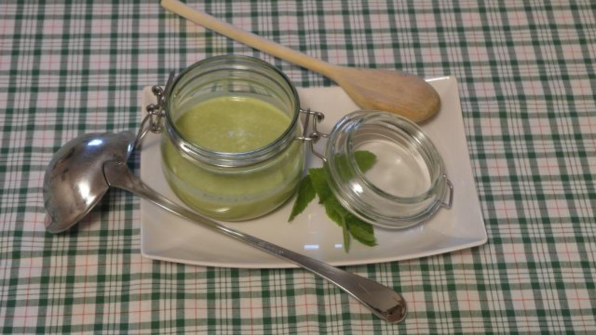 Das perfekte Dinner Rezepte - Erbsen-Minze-Suppe im Weckglas und davor ...
