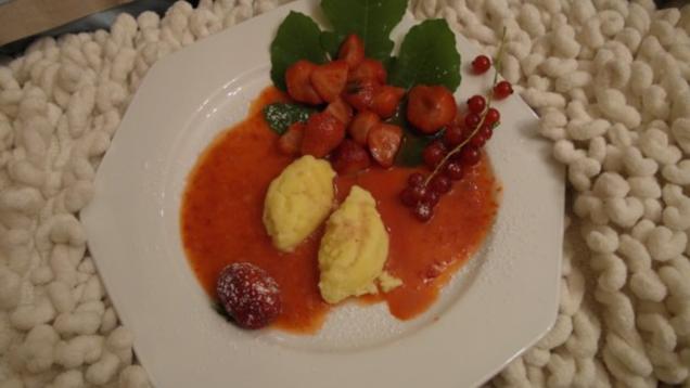 Das perfekte Dinner Rezepte - Grießklößchen auf Erdbeermark mit ...