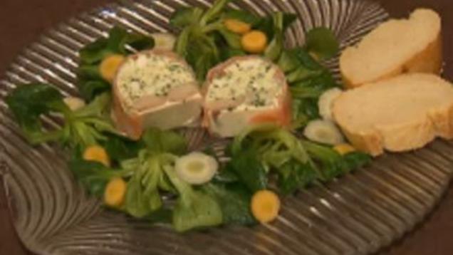 Das Perfekte Dinner Rezepte Terrine Mit Lachs Geraucherter Forelle Und Gruner Sosse An Feldsalat