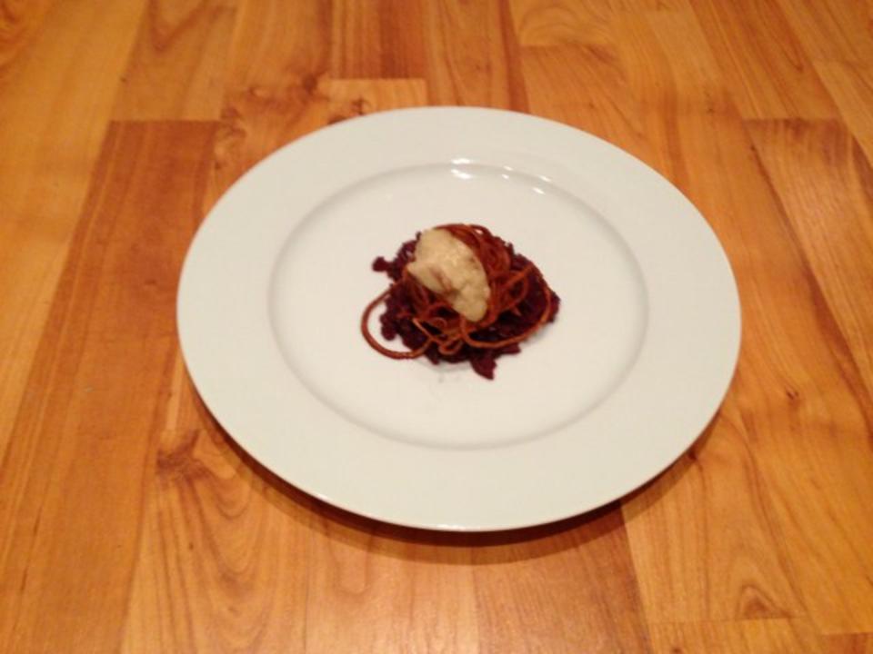 Kartoffel Croustillant mit Geflügelleber mit Vanille-Birnenpüree  und Schalottenmarmelade