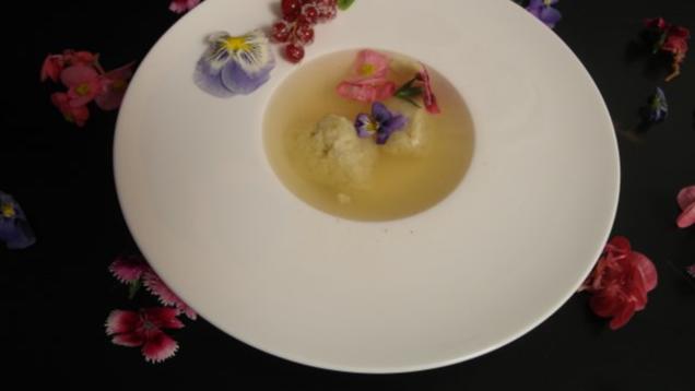 Das perfekte Dinner Rezepte - Holunder-Süppchen mit Vanille ...