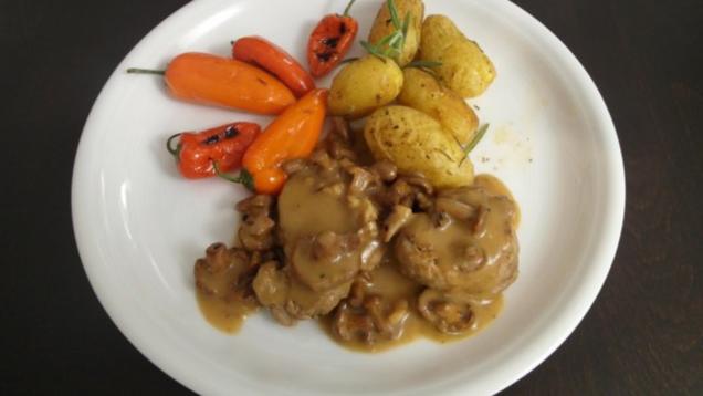 Das perfekte Dinner Rezepte - Kalbsfilet in Pfifferling-Walnuss-Soße ...