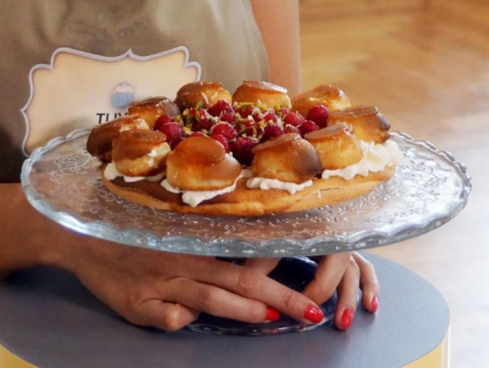"Brandteigtörtchen mit Birnen und Zartbittercreme"