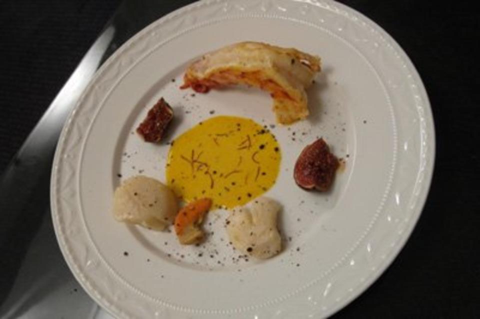 Gamba und Jakobsmuschel an Safransoße und Lavendelhonig karamellisierten Feigen