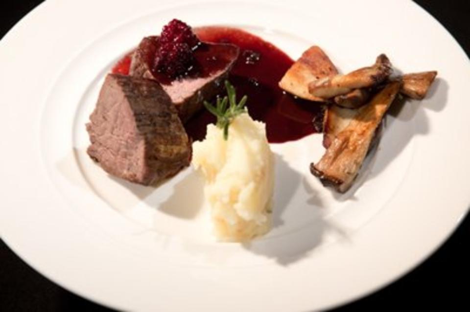 Wachtelbrüstchen in Brombeer-Brandy-Schokoladensauce (Jörg Glaubig)