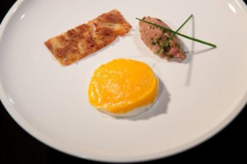 Tatar vom Kalbsfilet mit Kürbis – Quarkterrine und Piment d‘Espelette (Bernd Schwarz)