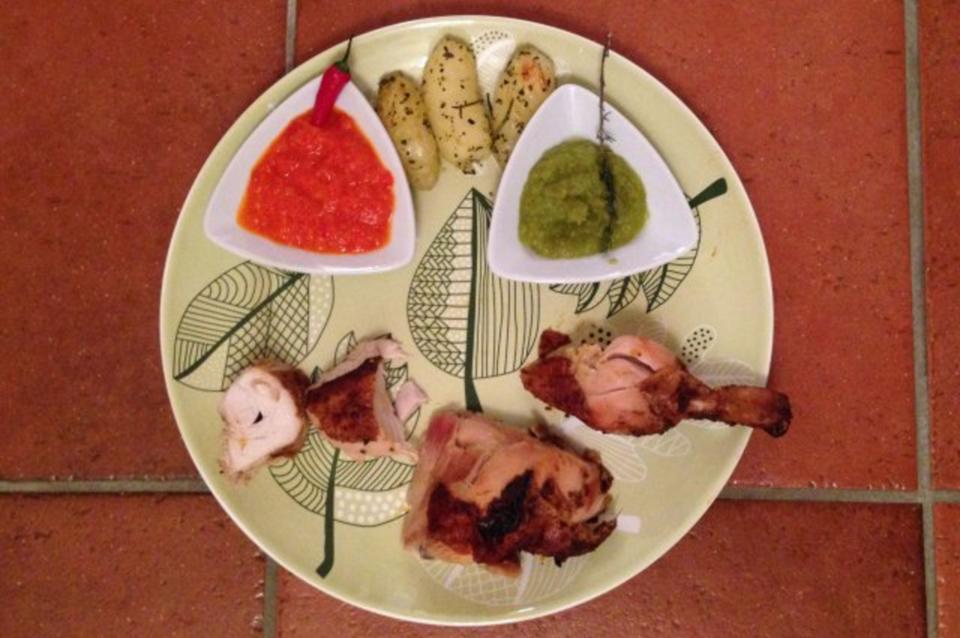 Gegrilltes Hähnchen mit zweierlei Paprikarelish und Rosmarinkartoffeln
