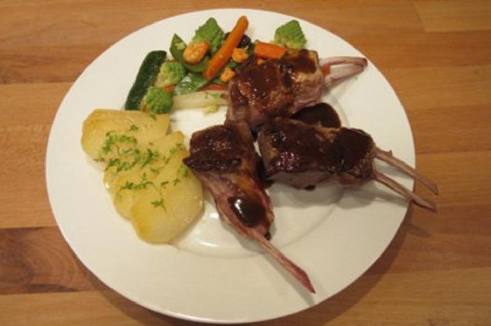 "Belämmert in Leipzig" - Lammkoteletts in Rotweinjus mit Leipziger Allerlei