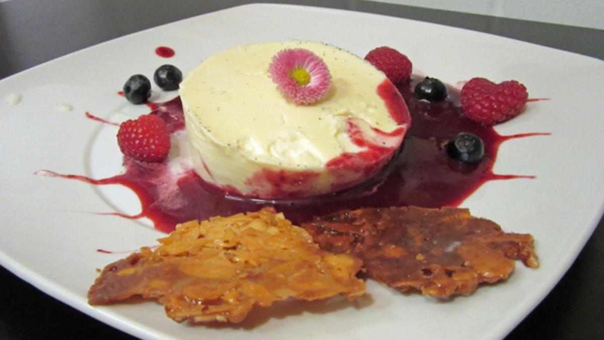 Das perfekte Dinner Rezepte - Panna Cotta auf Beerenspiegel