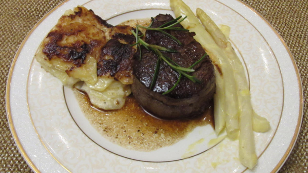 Das perfekte Dinner Rezepte - Rinderfilet Steak an Kartoffelgratin mit ...