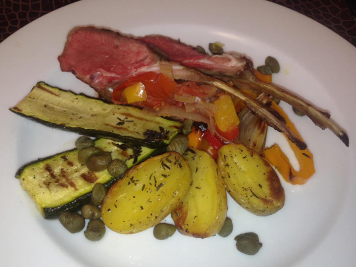 Das perfekte Dinner Rezepte - Lammkarree an gegrilltem mediterranen ...