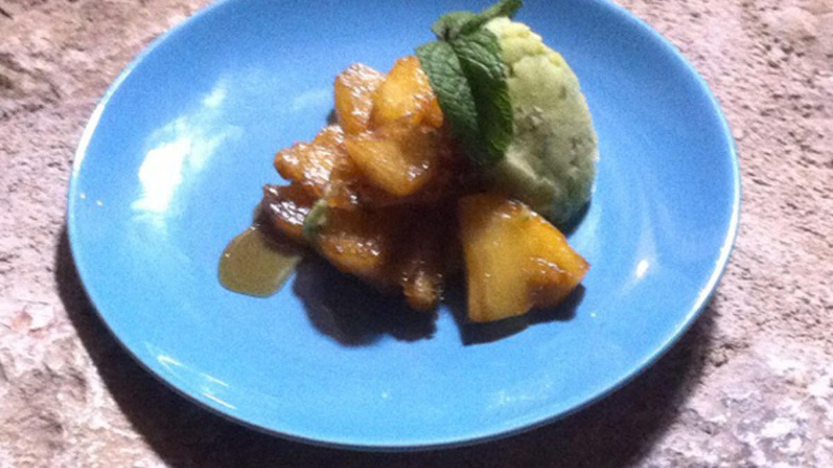 Das perfekte Dinner Rezepte - Karamelisierte Ananas mit Basilikumsorbet