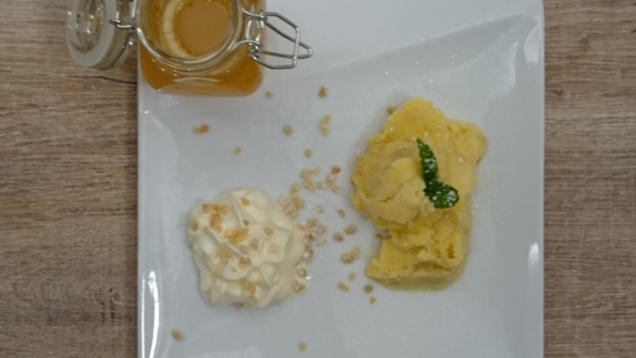 Das perfekte Dinner Rezepte - Gewürztraminer Apfelgelee mit Mandelsahne