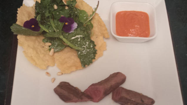 Das perfekte Dinner Rezepte - Wildkräutersalat im Parmesankörbchen mit ...