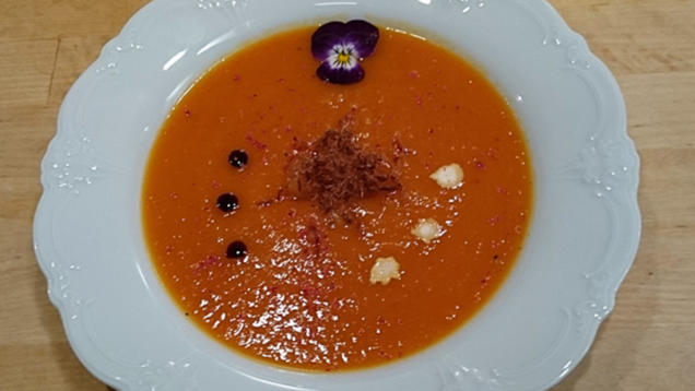 Das perfekte Dinner Rezepte - Kürbissuppe mit karamellisierten Äpfeln ...