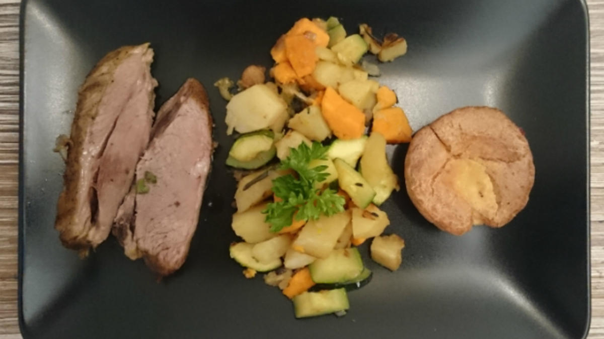 Das perfekte Dinner Rezepte Slow cooked lamb shank roast with mint sauce