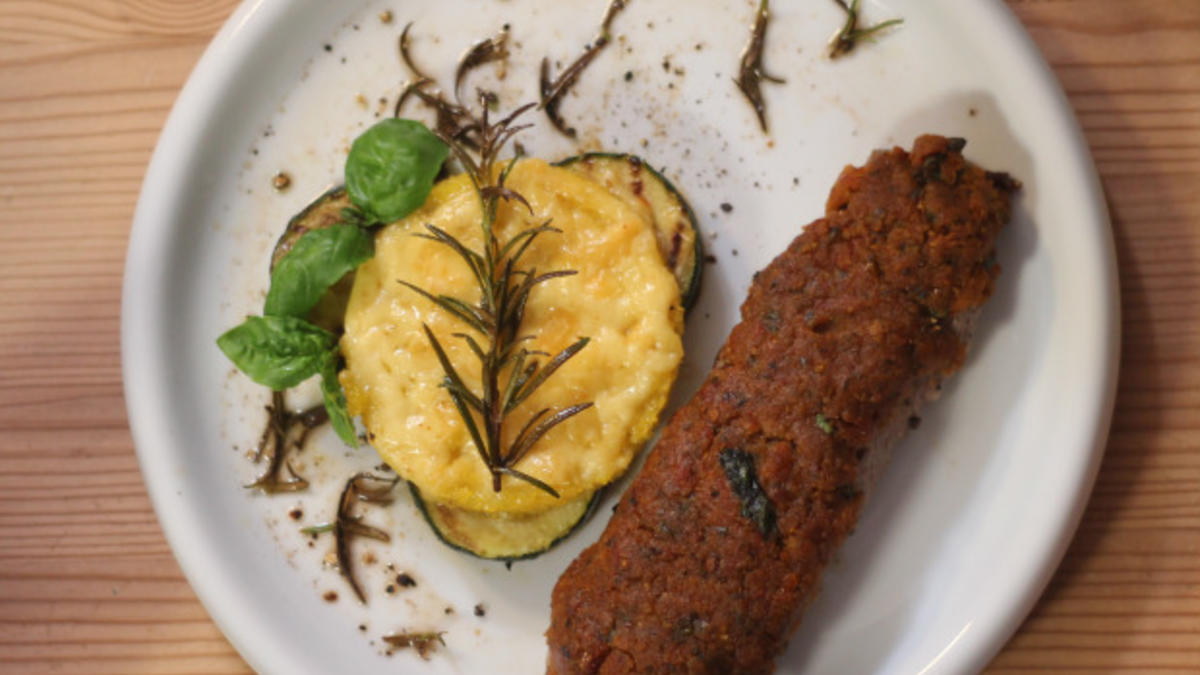 Das perfekte Dinner Rezepte - Lammlachse mit Oliven-Tomaten-Kruste und ...