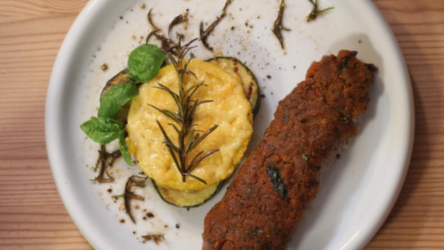 Das perfekte Dinner Rezepte - Lammlachse mit Oliven-Tomaten-Kruste und ...