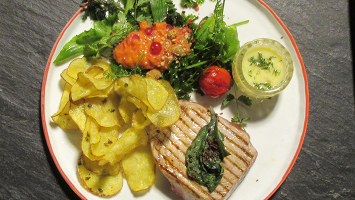 Das perfekte Dinner Rezepte - Thunfischsteak mit Kartoffelchips und ...