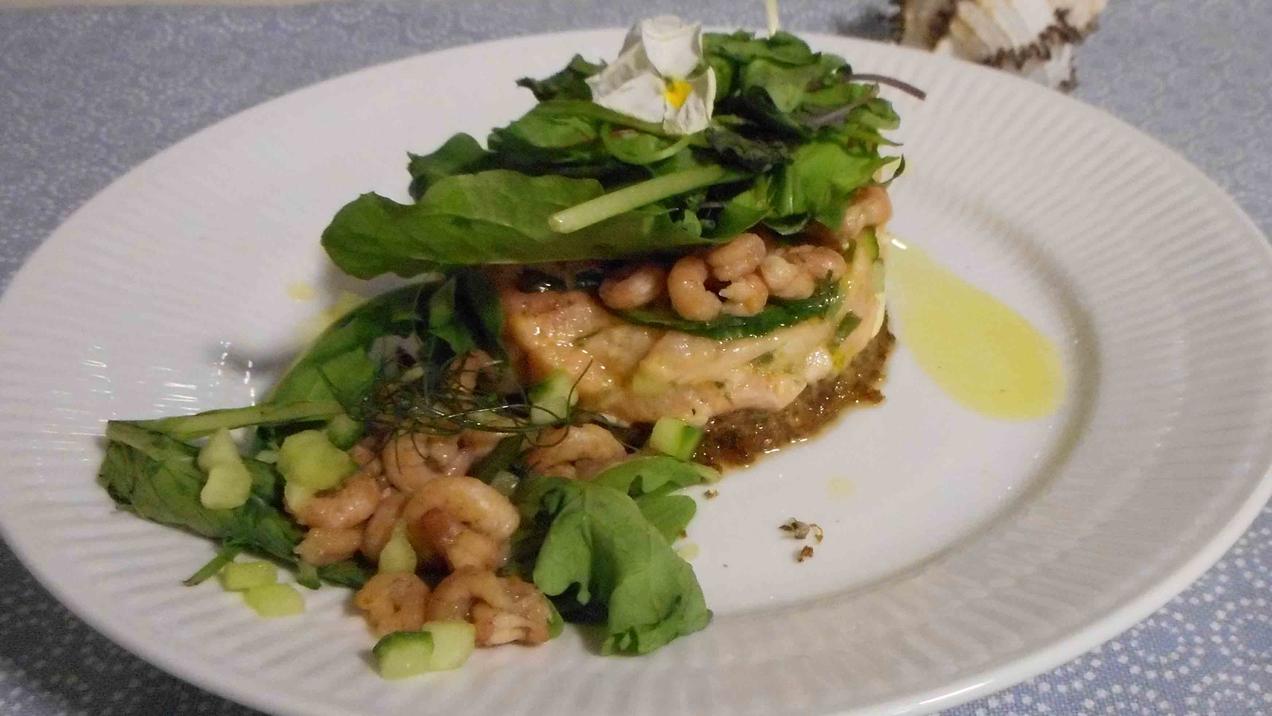 Das perfekte Dinner Rezepte - Lachsforellentatar mit Gurke und ...