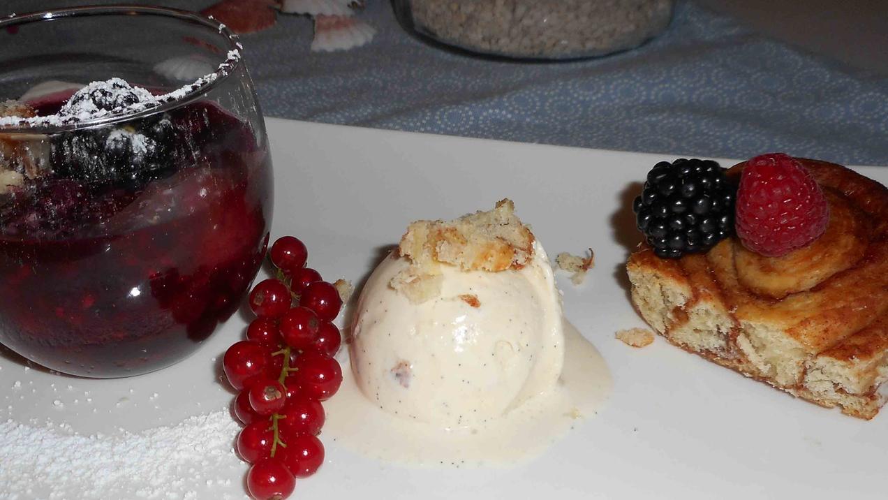 Das perfekte Dinner Rezepte - Rote Grütze mit Vanilleeis und ...