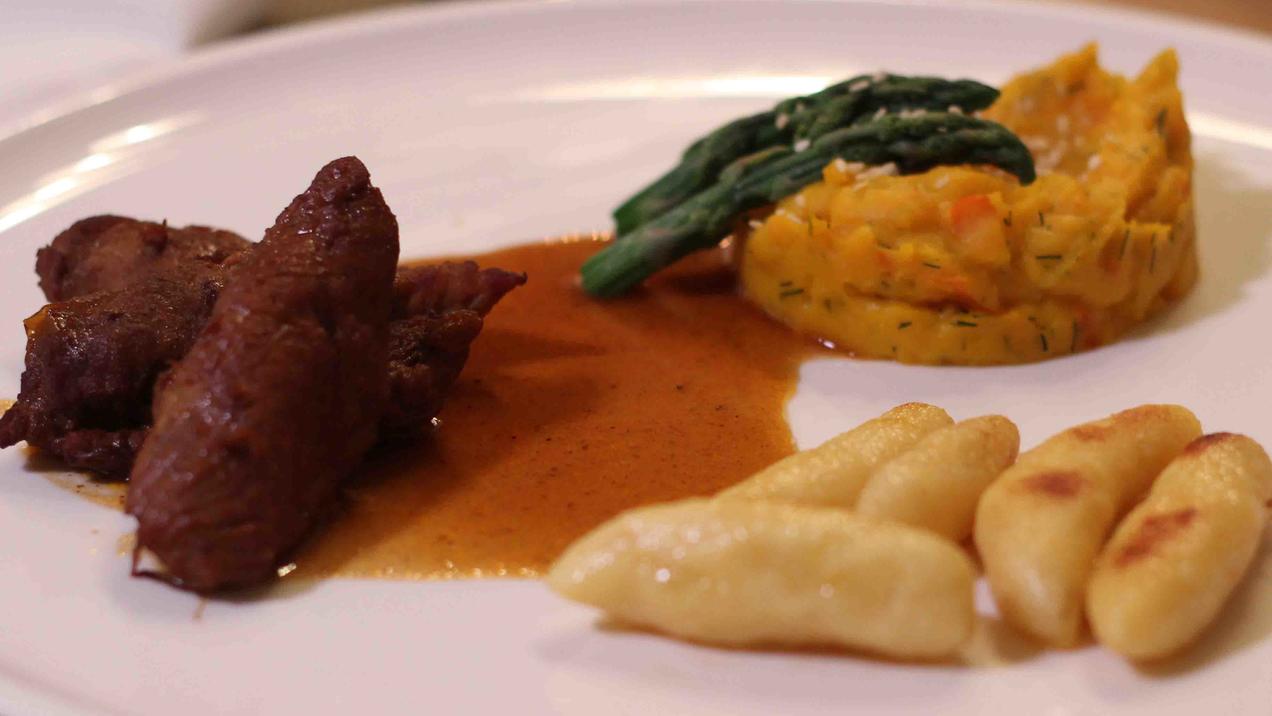 Das perfekte Dinner Rezepte - Kalbsvögerl mit Kürbispüree und Schupfnudeln